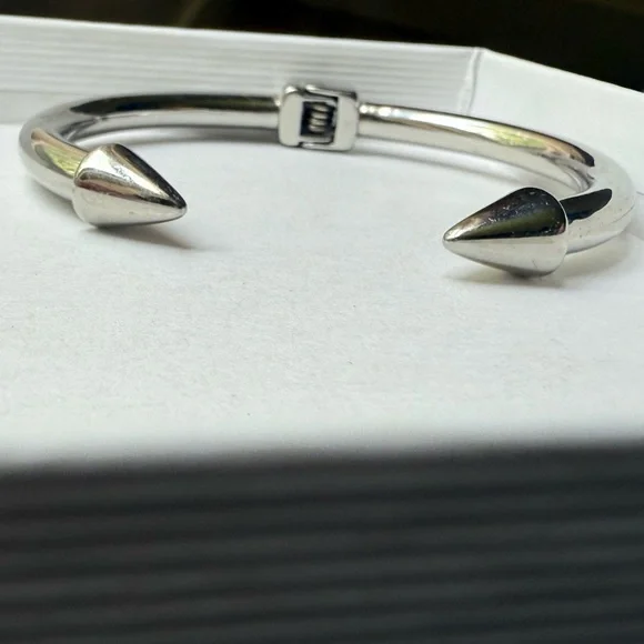 Kinsley Armelle - SPIKE COLLECTION - SILVER BRACELET - Picture 11 of 14